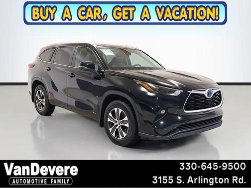 Midnight Black Metallic 2023 Toyota Highlander Hybrid XLE