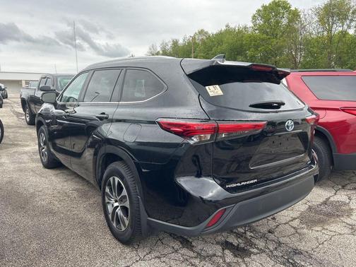 Midnight Black Metallic 2023 Toyota Highlander Hybrid XLE