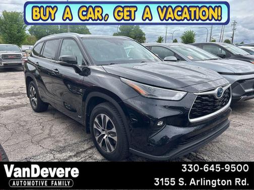 Midnight Black Metallic 2023 Toyota Highlander Hybrid XLE