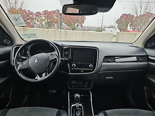 2020 Mitsubishi Outlander SE