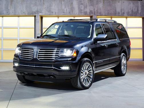 White Platinum Clearcoat Metallic 2015 Lincoln Navigator Base