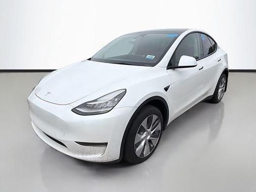 White 2023 Tesla Model Y Long Range