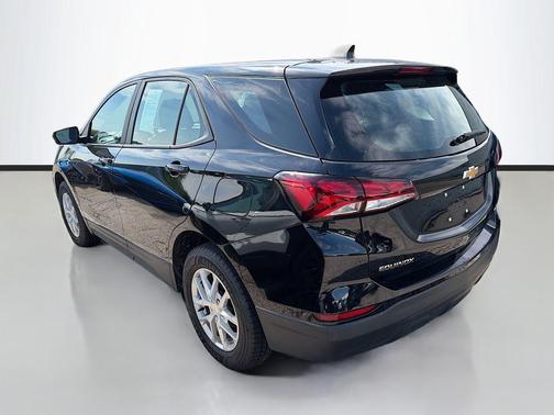 Mosaic Black Metallic 2022 Chevrolet Equinox LS