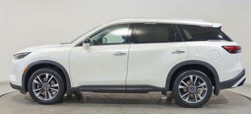 Majestic White 2023 INFINITI QX60 Luxe