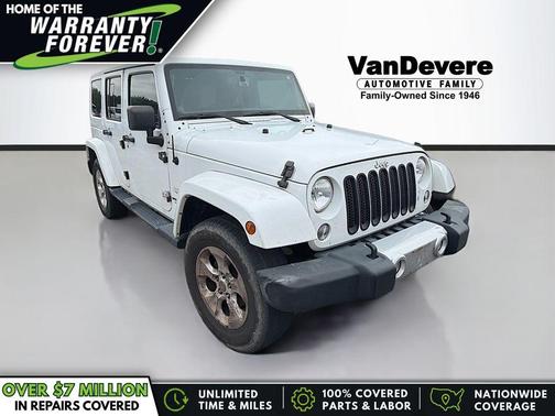 Bright White Clearcoat 2014 Jeep Wrangler Unlimited Sahara