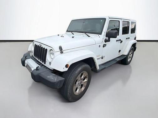 Bright White Clearcoat 2014 Jeep Wrangler Unlimited Sahara
