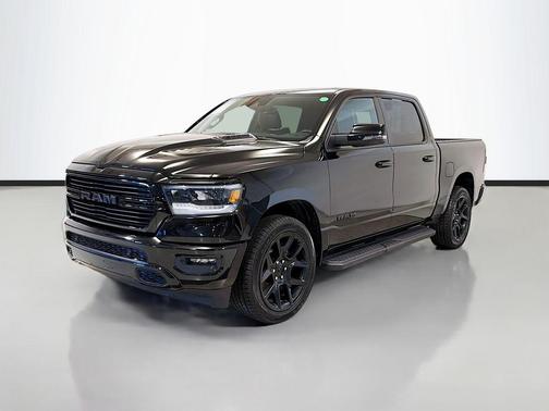 Diamond Black Crystal Pearlcoat 2023 RAM 1500 Laramie