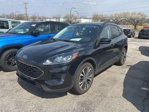 Black Metallic 2022 Ford Escape SE