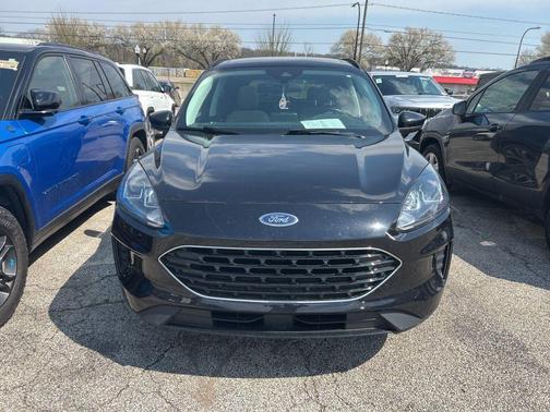 Black Metallic 2022 Ford Escape SE