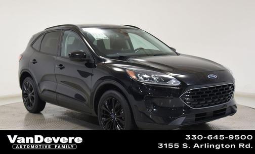 Black Metallic 2022 Ford Escape SE