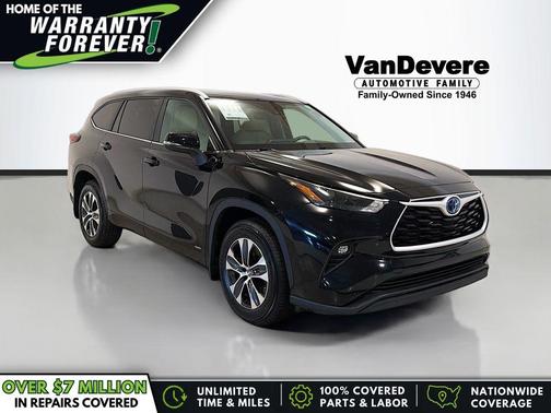 Midnight Black Metallic 2024 Toyota Highlander Hybrid XLE