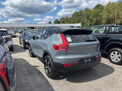 2021 Volvo XC40 T5 R-Design