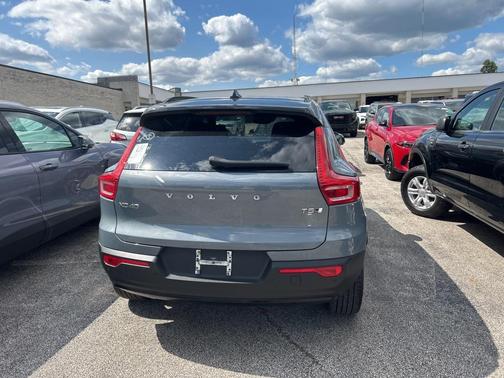2021 Volvo XC40 T5 R-Design