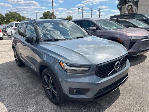 2021 Volvo XC40 T5 R-Design