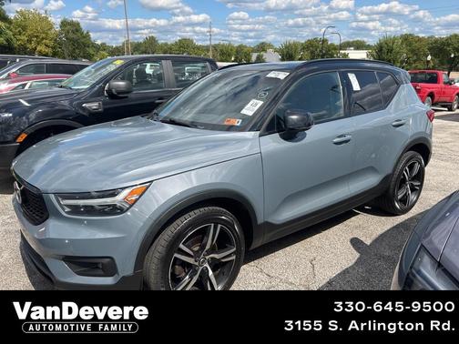 2021 Volvo XC40 T5 R-Design