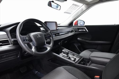 2023 Mitsubishi Outlander ES