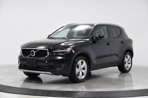 2022 Volvo XC40 T5 Momentum