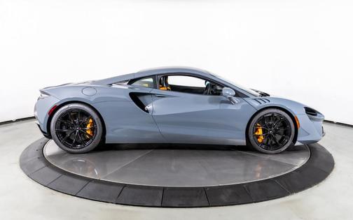 2024 McLaren Artura Performance