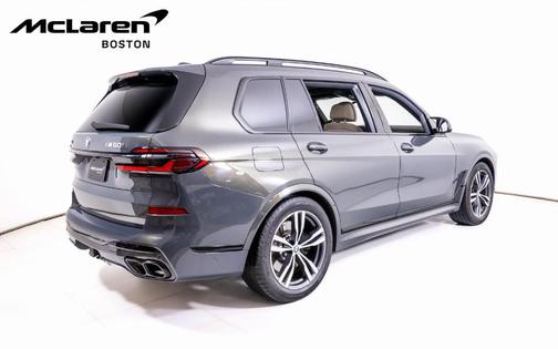 2025 BMW X7 M60i