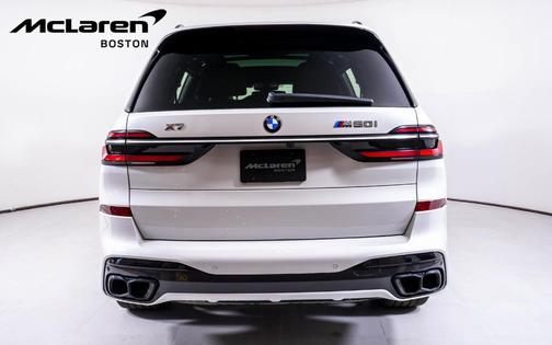 2023 BMW X7 M60i