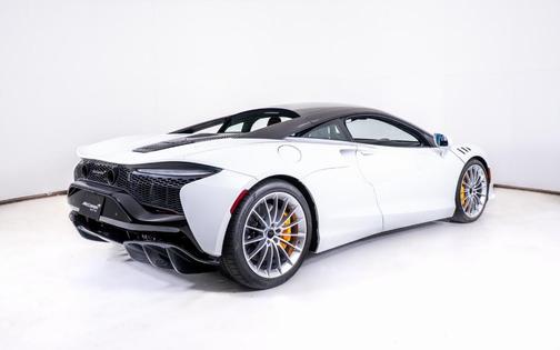 2026 McLaren Artura 