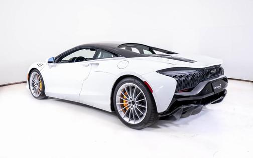 2026 McLaren Artura 