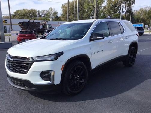 Summit White 2022 Chevrolet Traverse LT Cloth