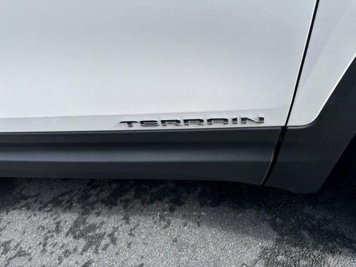 White Frost Tri-Coat 2022 GMC Terrain SLT