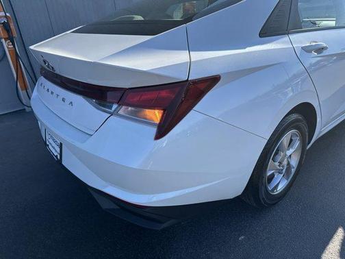 2021 Hyundai ELANTRA SE