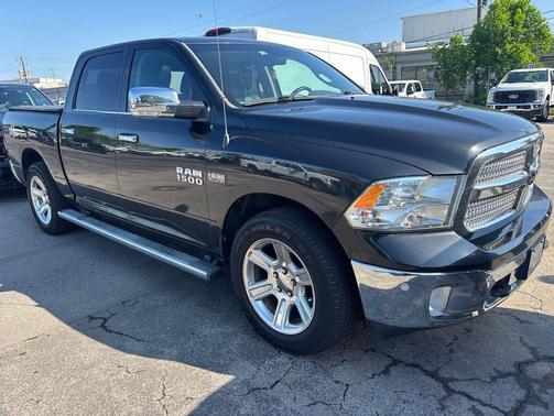 Brilliant Black Crystal Pearlcoat 2017 RAM 1500 Lone Star