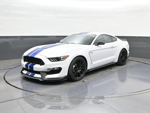 Oxford White 2017 Ford Shelby GT350 Base