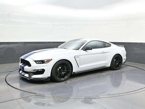 Oxford White 2017 Ford Shelby GT350 Base