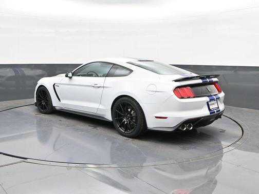 Oxford White 2017 Ford Shelby GT350 Base