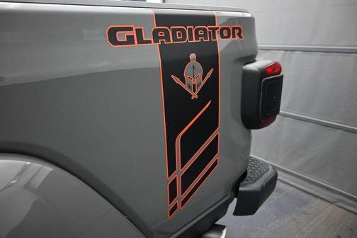 Sting-Gray Clearcoat 2021 Jeep Gladiator Mojave 4x4