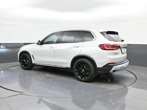 White Metallic 2022 BMW X5 xDrive40i