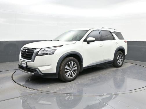 2022 Nissan Pathfinder SL 2WD