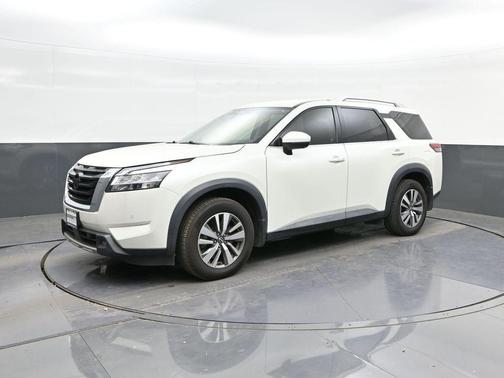2022 Nissan Pathfinder SL 2WD