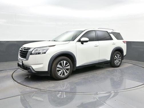 2022 Nissan Pathfinder SL 2WD