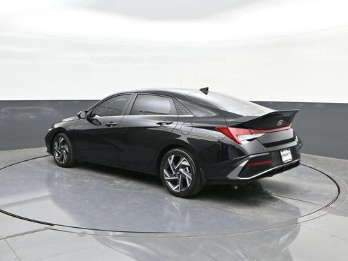 Abyss Black 2025 Hyundai ELANTRA SEL