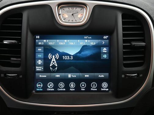 2023 Chrysler 300 Touring