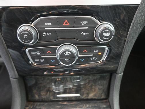 2023 Chrysler 300 Touring