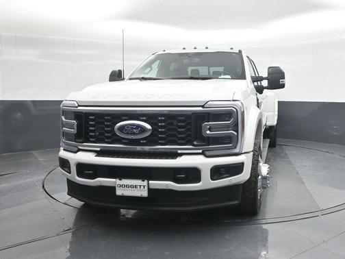 Star White Metallic Tri-Coat 2026 Ford F-450 Platinum