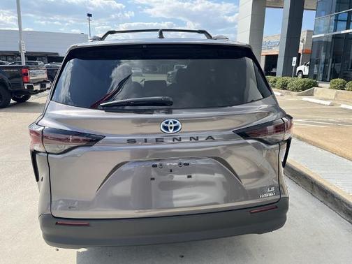 2023 Toyota Sienna LE 8 PASSENGER