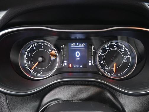 Bright White Clearcoat 2019 Jeep Cherokee Latitude