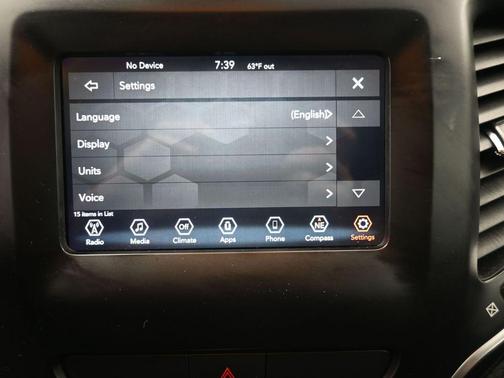 Bright White Clearcoat 2019 Jeep Cherokee Latitude