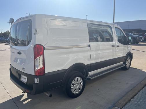 2022 Ford Transit-250 Base