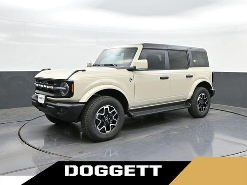 Desert Sand 2026 Ford Bronco Outer Banks