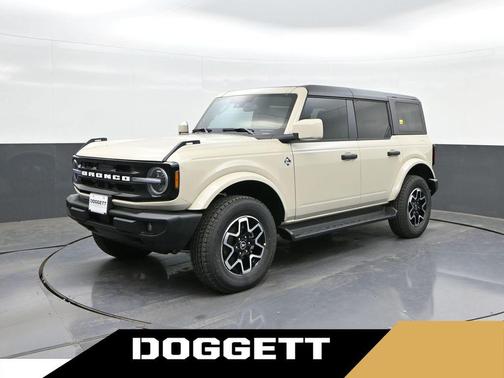 Desert Sand 2026 Ford Bronco Outer Banks