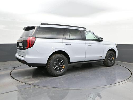 Space Silver Metallic 2026 Ford Expedition Tremor