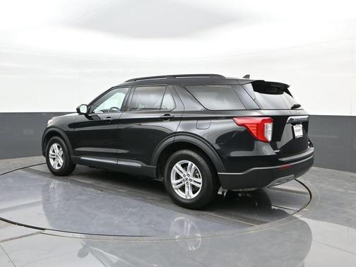 AGATE BLACK METALLIC 2023 Ford Explorer XLT